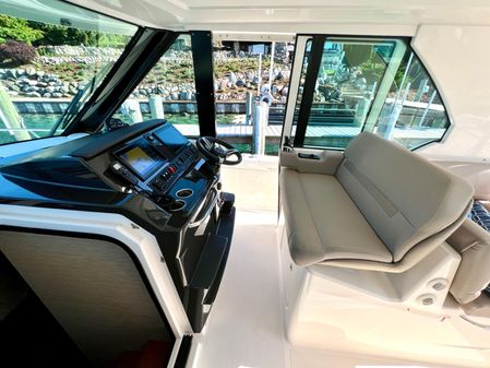 Tiara Yachts Q 44 image