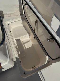 Tiara Yachts Q 44 image