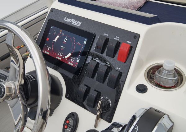 Mako 18-PRO-SKIFF-SILVER-STAR-EDITION image