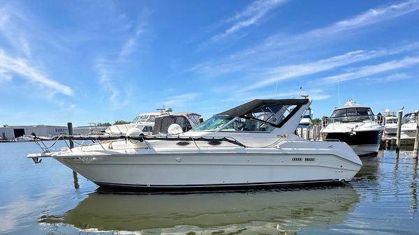 Sea Ray 330 Express Cruiser