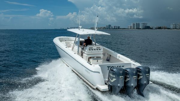 Intrepid 400 Center Console 