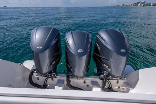 Intrepid 400 Center Console image