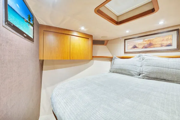 Viking 70-CONVERTIBLE image