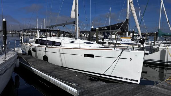 Beneteau Sense 43