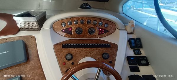 Azimut 46 image