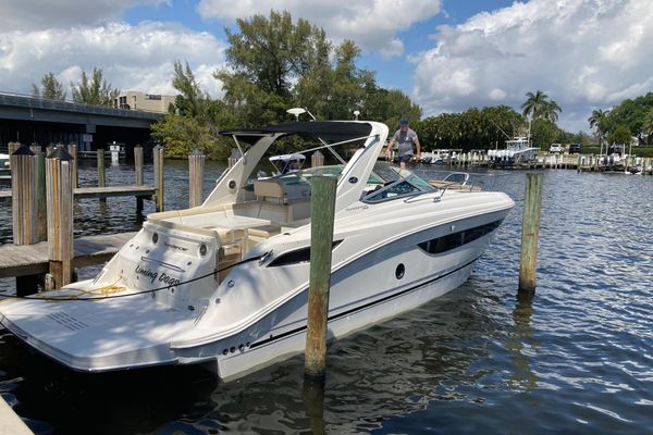 Sea Ray 350 Sundancer - main image