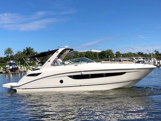 Sea Ray 350 Sundancer - main image