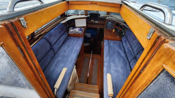 Deerfoot Pilothouse 74 image