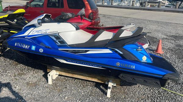 Yamaha WaveRunner FX Cruiser SVHO 