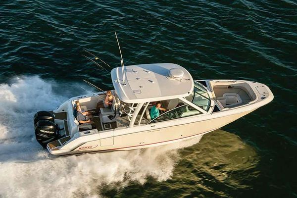 Boston Whaler 320 Vantage - main image