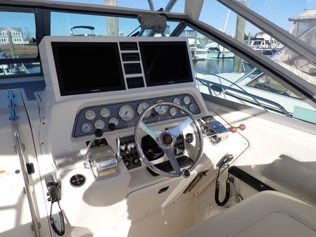 Wellcraft Coastal 330 image