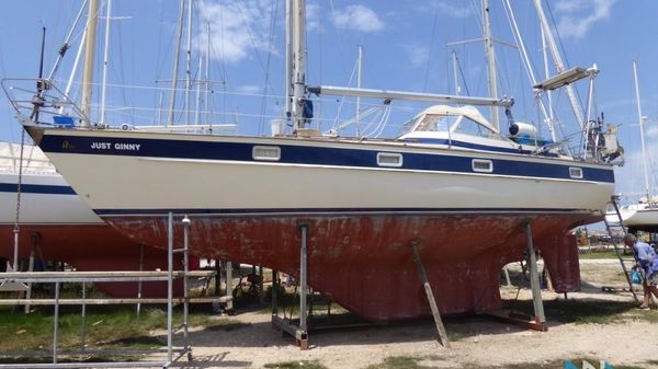 Hallberg-Rassy 352