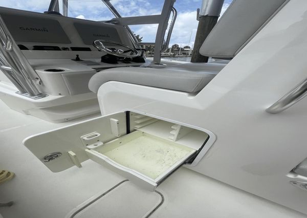 Invincible 36 Center Console image