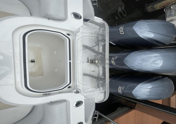 Invincible 36 Center Console image