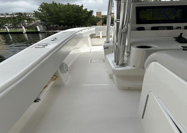 Invincible 36 Center Console image