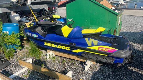 Sea-Doo Wake Pro 230 