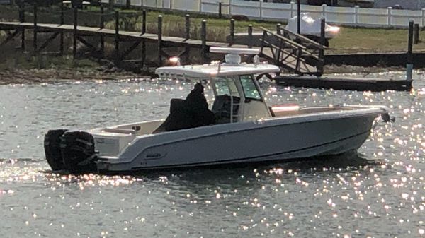 Boston Whaler OUTRAGE 330 