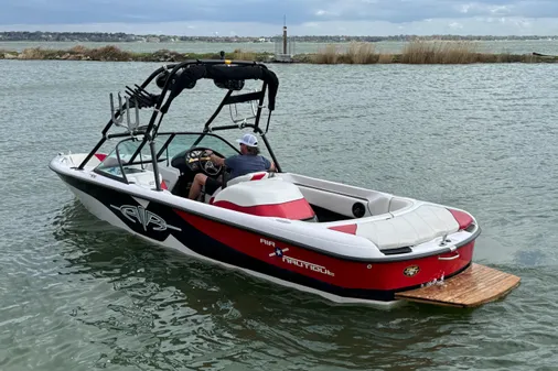 Correct Craft Super Air Nautique image