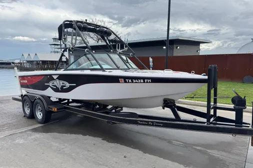 Correct Craft Super Air Nautique image