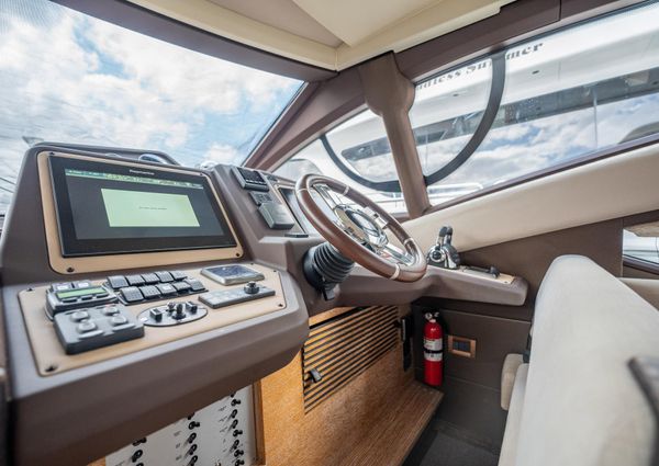 Azimut 54 Fly image