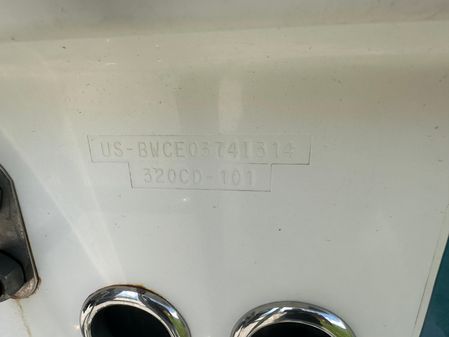 Boston-whaler 320-OUTRAGE image