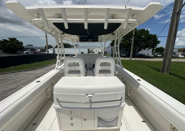 Boston-whaler 320-OUTRAGE image