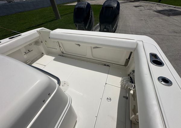 Boston-whaler 320-OUTRAGE image