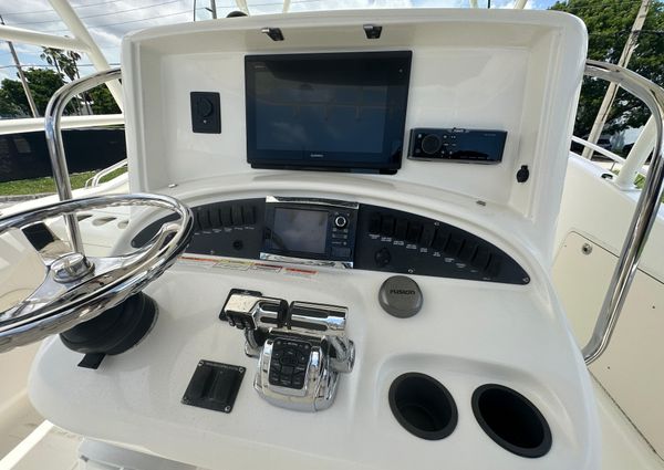 Boston-whaler 320-OUTRAGE image