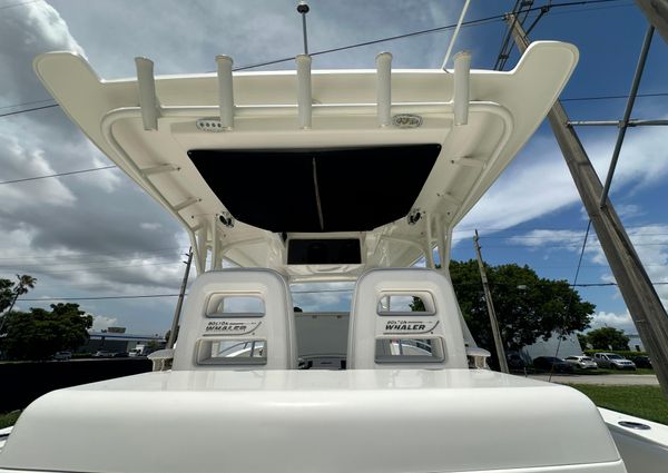 Boston-whaler 320-OUTRAGE image