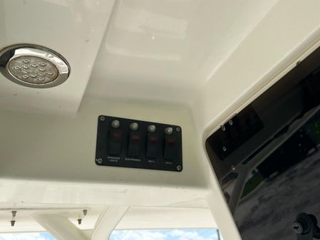 Boston-whaler 320-OUTRAGE image