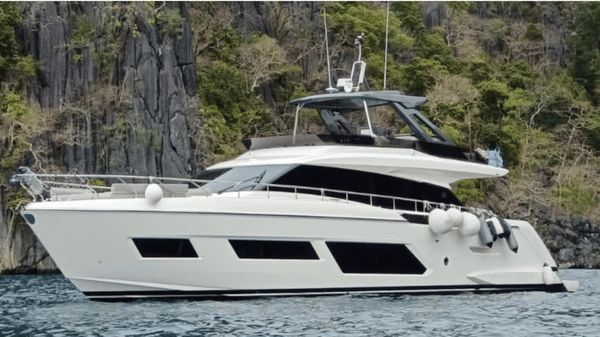 Ferretti Yachts 670 