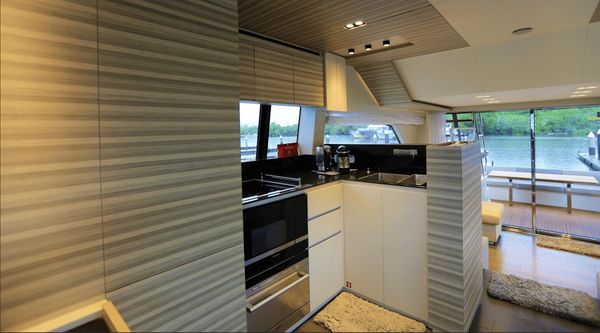 Ferretti Yachts 670 image