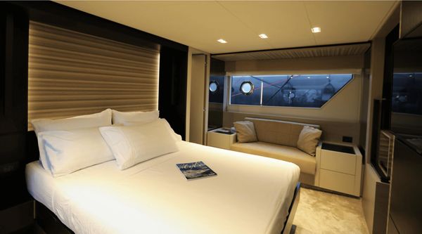 Ferretti Yachts 670 image