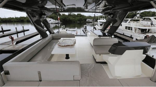 Ferretti Yachts 670 image