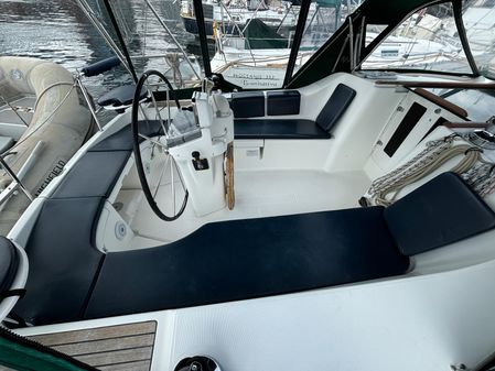 Beneteau 393 image