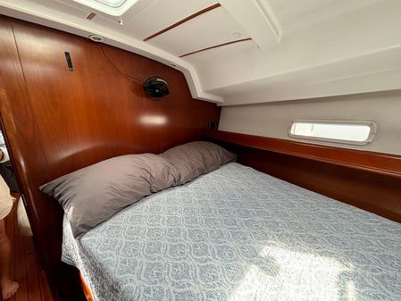 Beneteau 393 image