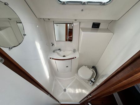 Beneteau 393 image