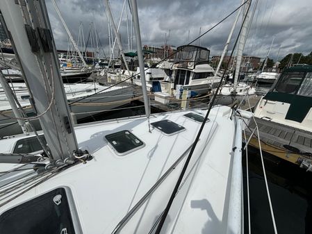 Beneteau 393 image