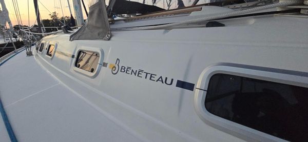 Beneteau Oceanis 370 image