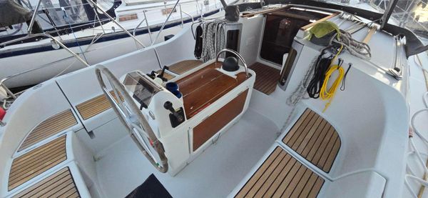 Beneteau Oceanis 370 image