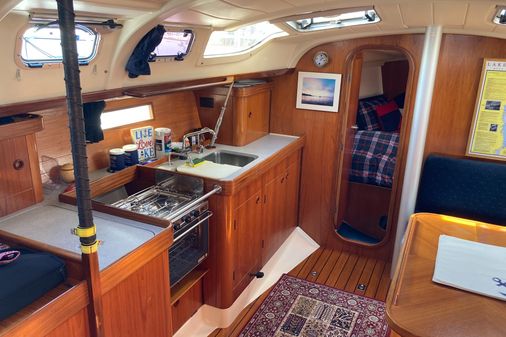 Beneteau Oceanis 370 image