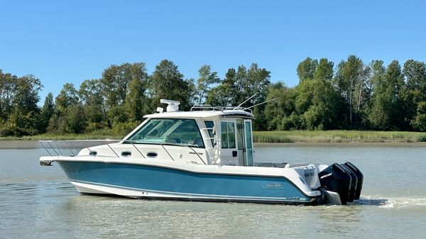 Boston Whaler 345 Conquest Pilothouse 