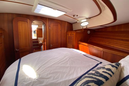 Hinckley Talaria 44 EX image