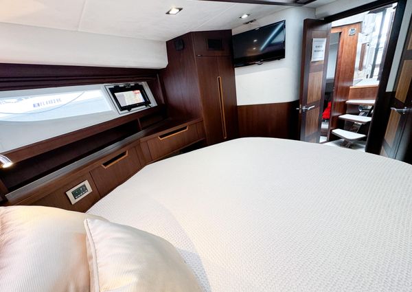 Galeon 420 Fly image