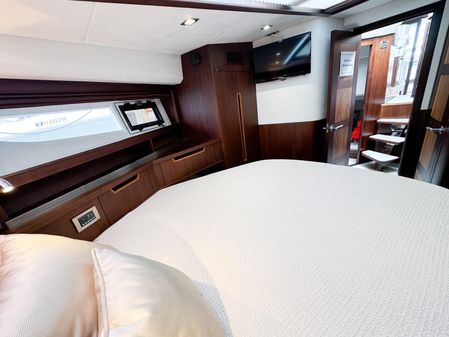 Galeon 420 Fly image