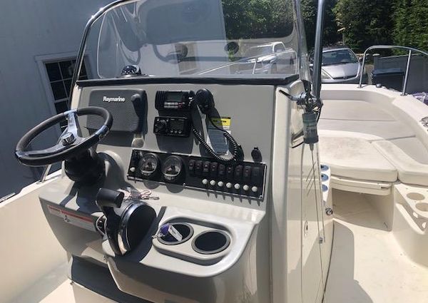 Boston-whaler 210-DAUNTLESS image