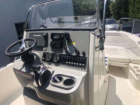 Boston Whaler 210 Dauntless image