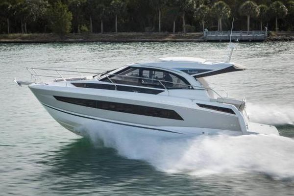 Jeanneau Leader 33 - main image