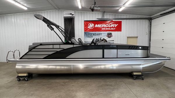 Bennington 23 LTFB Bowrider