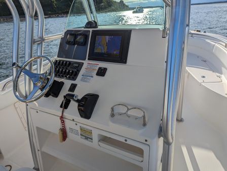 Robalo 240-CENTER-CONSOLE image